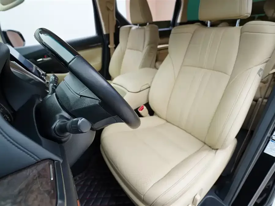 Toyota Crown Vellfire