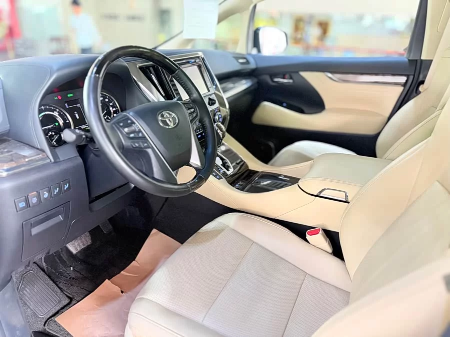 Toyota Crown Vellfire