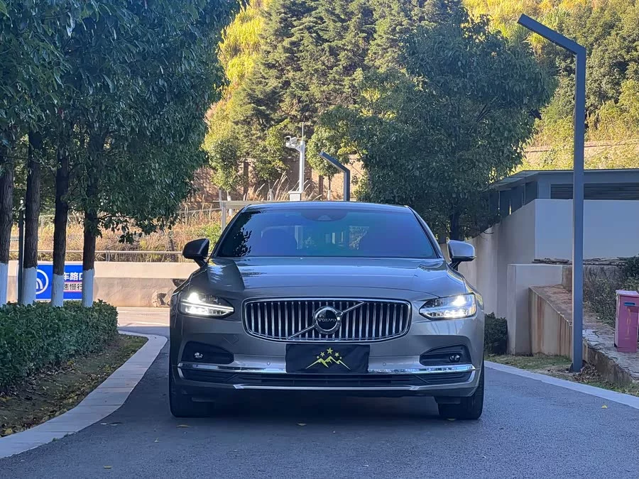 Volvo S90