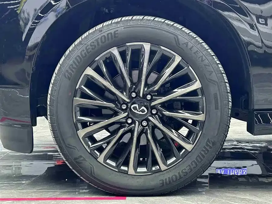 Infiniti QX80