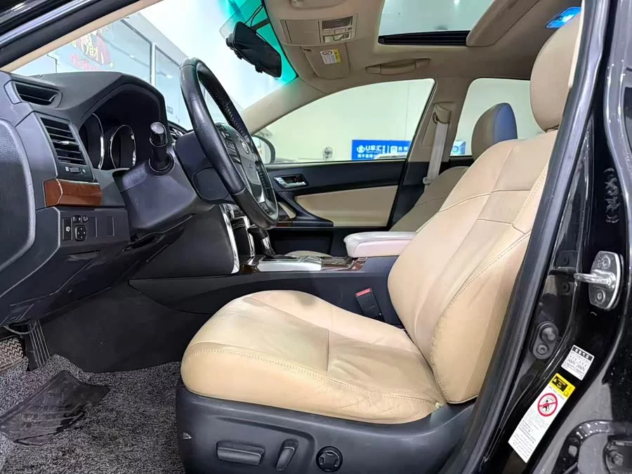Toyota Reiz
