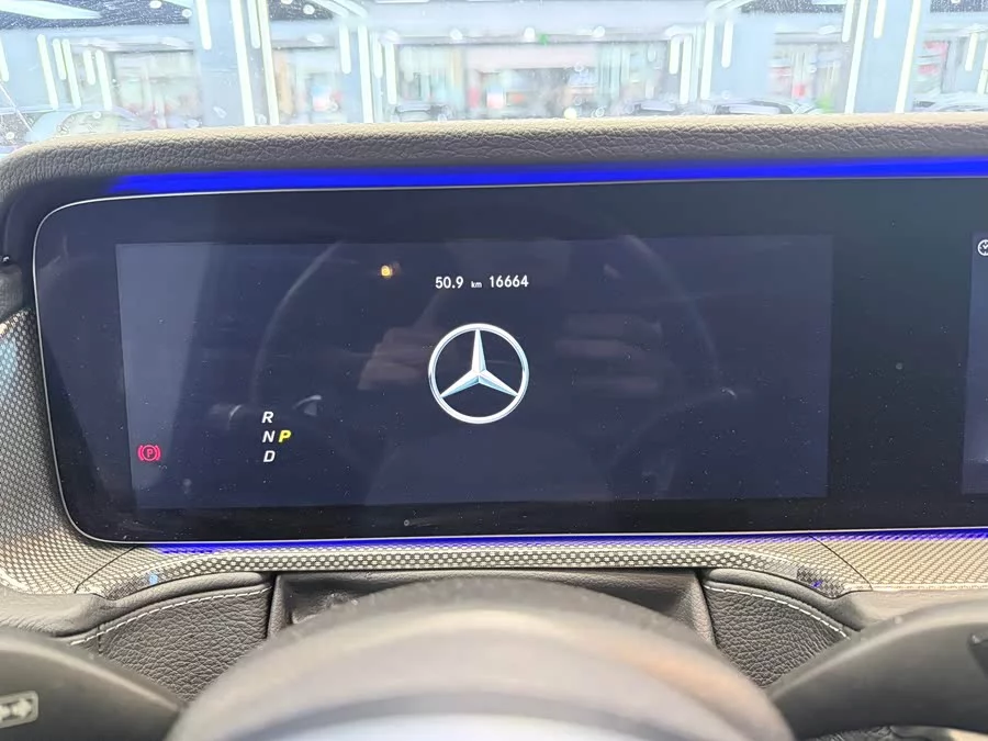 Mercedes Benz G-rated