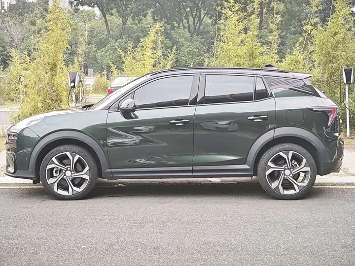 Lynk & Co 06