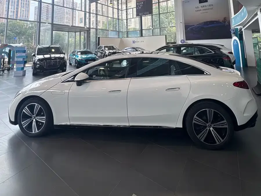 Mercedes Benz EQE