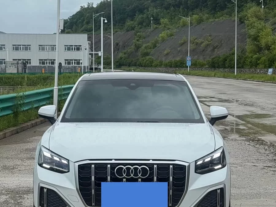 Audi Q2L