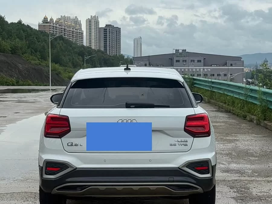 Audi Q2L