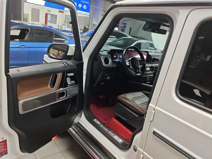 Mercedes Benz G-rated