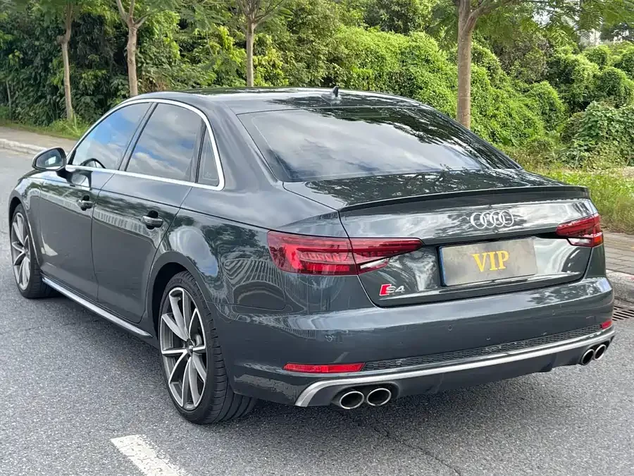 Audi S4