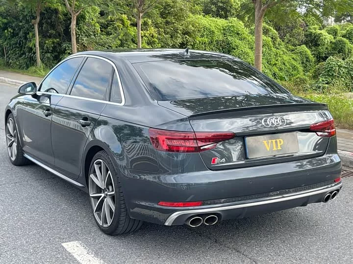 Audi S4