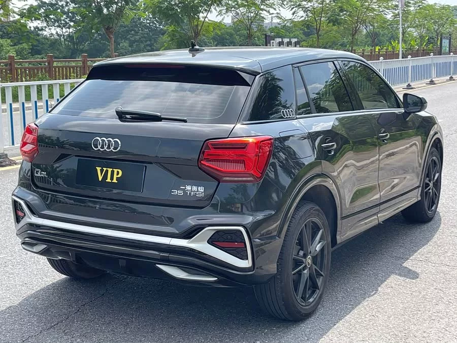 Audi Q2L
