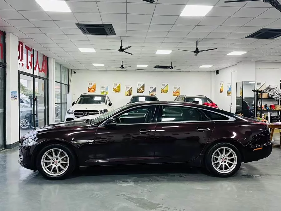 Jaguar XJ