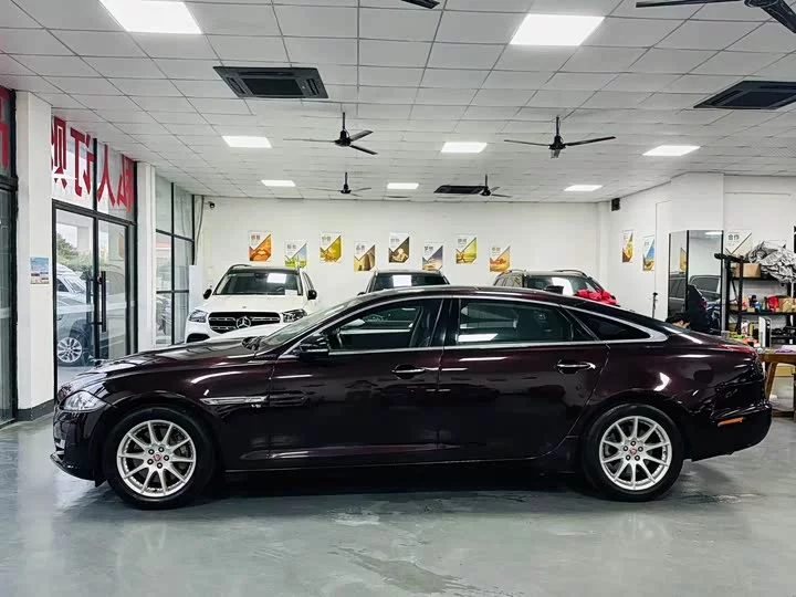 Jaguar XJ