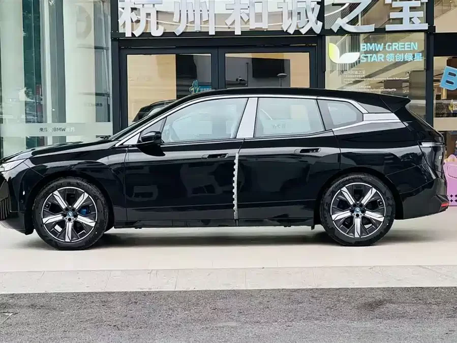 BMW iX