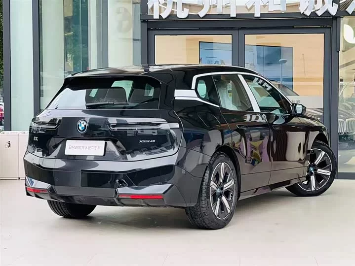 BMW iX