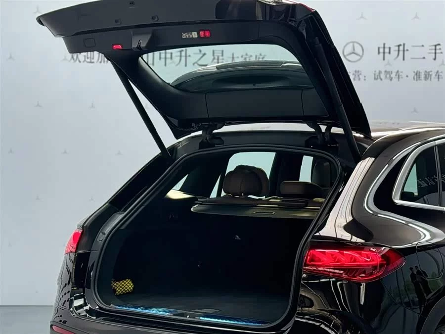 Mercedes Benz EQE SUV