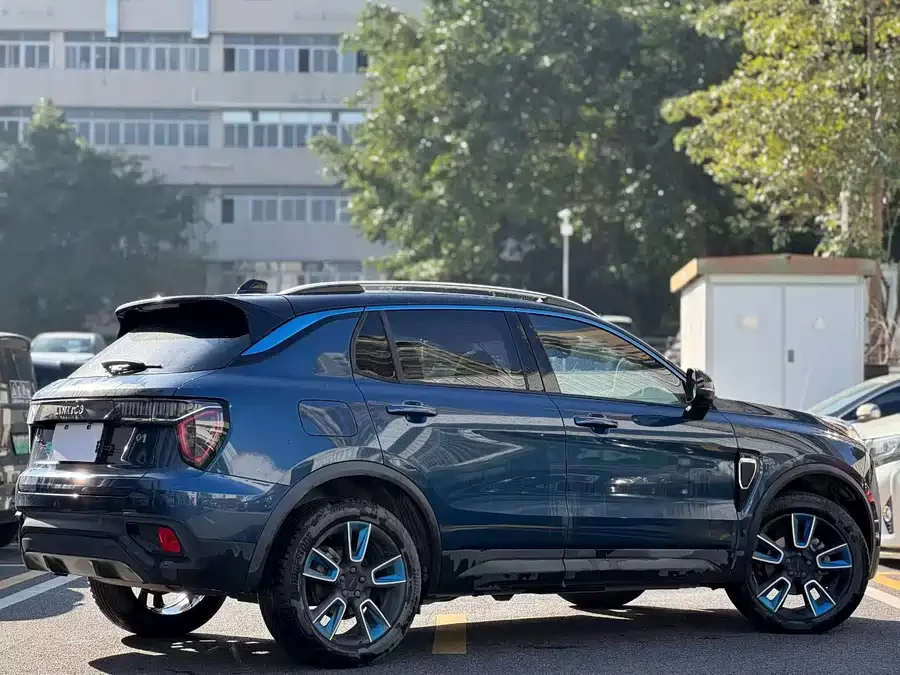 Lynk & Co 01