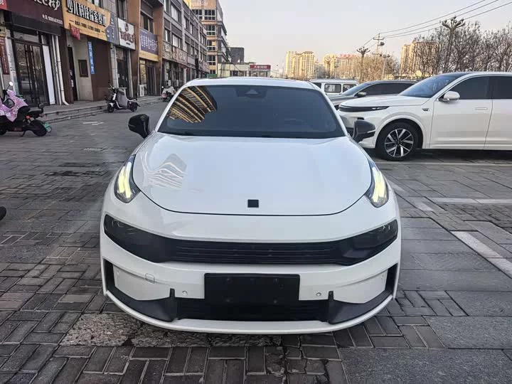 Lynk & Co 03