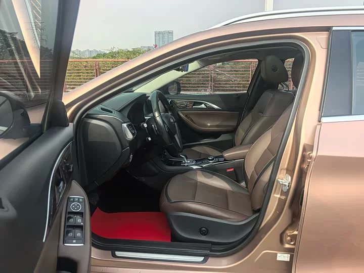 Infiniti QX30