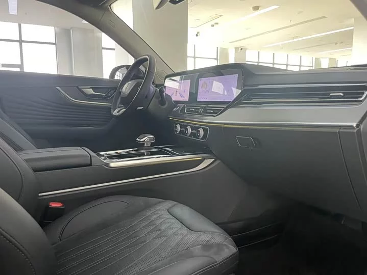 Hongqi HS5