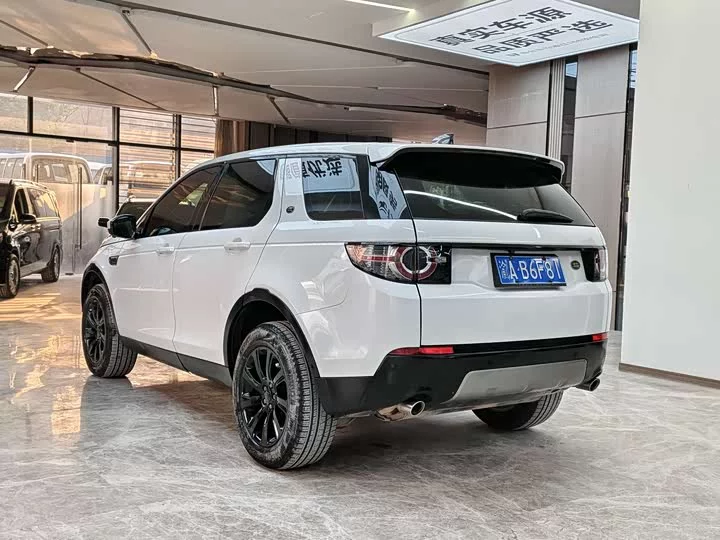 Land Rover Discover the magic