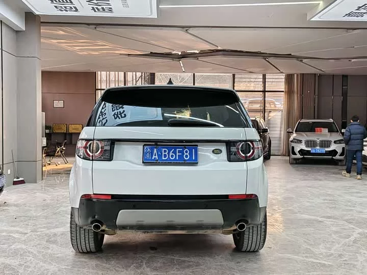 Land Rover Discover the magic