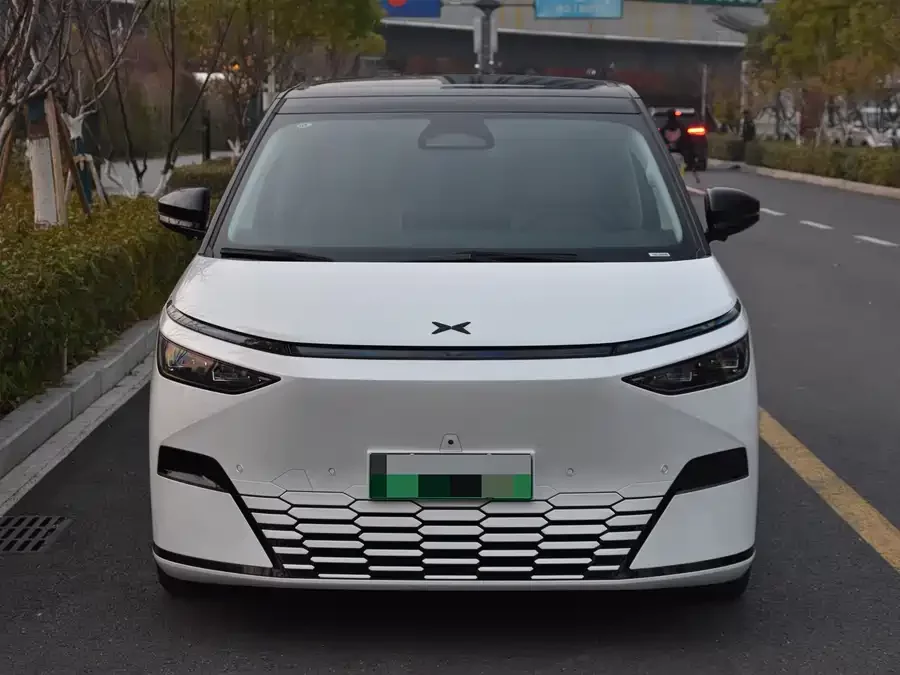 Xpeng X9