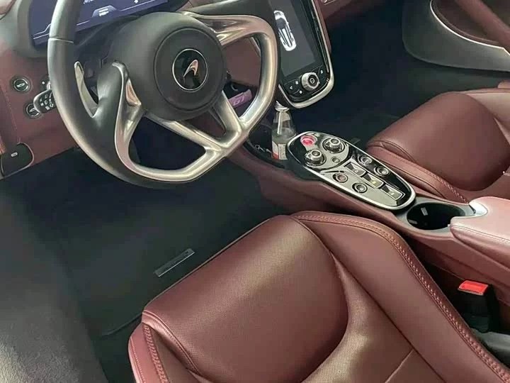 McLaren GT