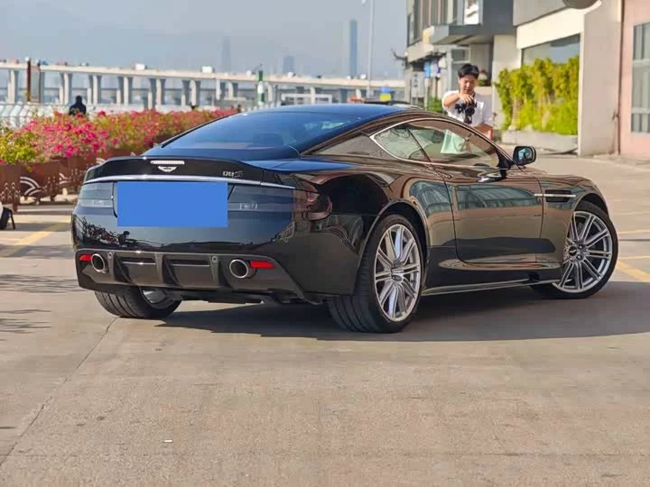 Aston Martin DBS
