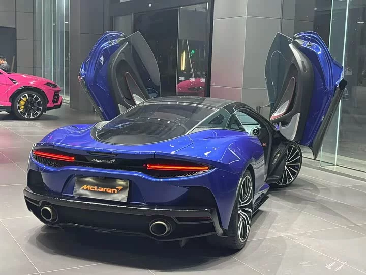McLaren GT