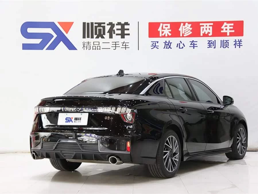Lynk & Co 03
