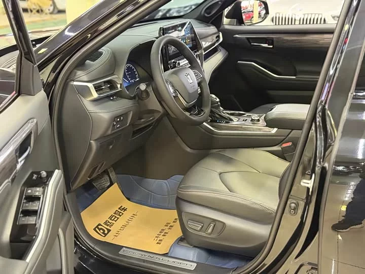Toyota Crown Kluger