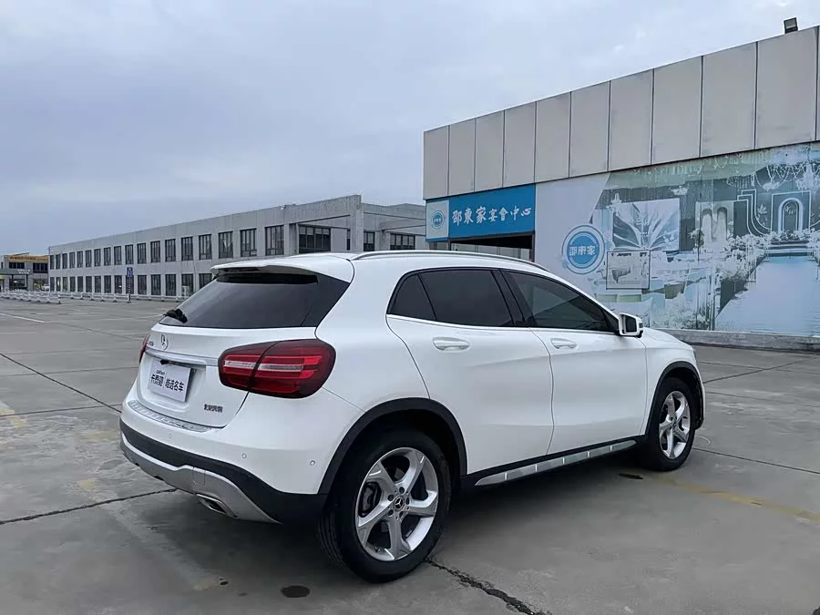 Mercedes Benz GLA