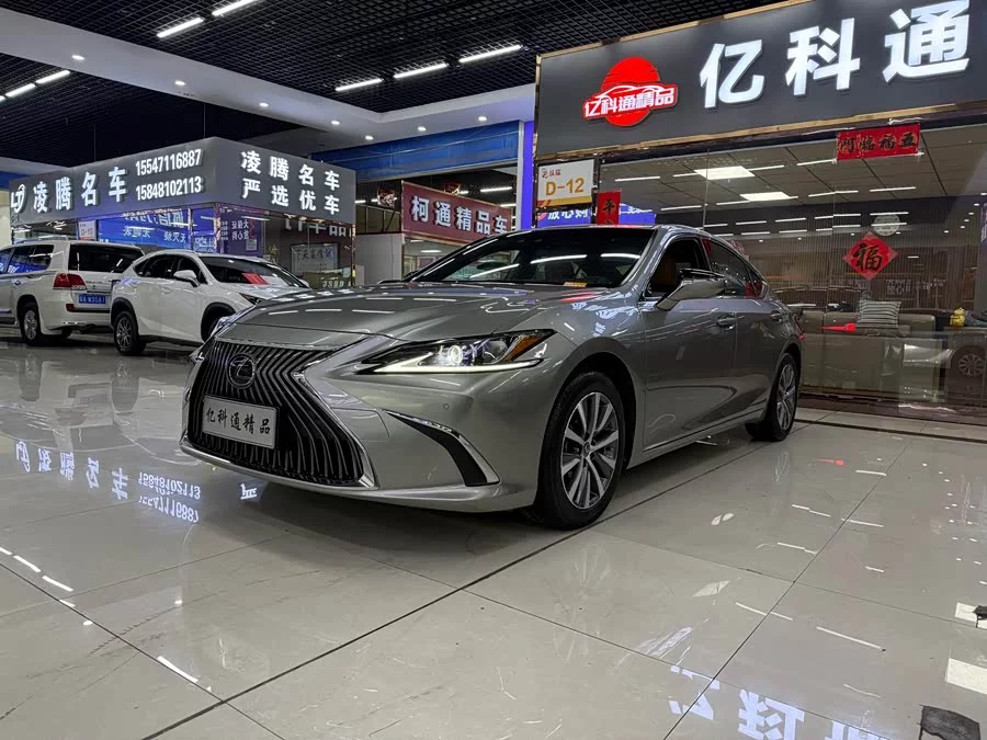 Lexus ES