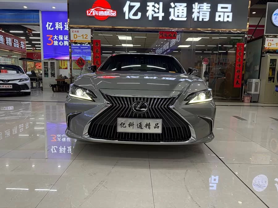 Lexus ES