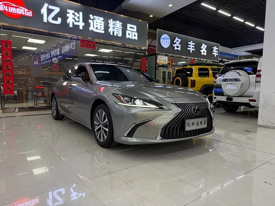 Lexus ES
