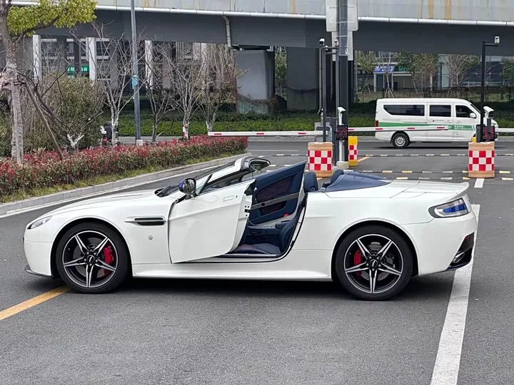 Aston Martin V8 Vantage