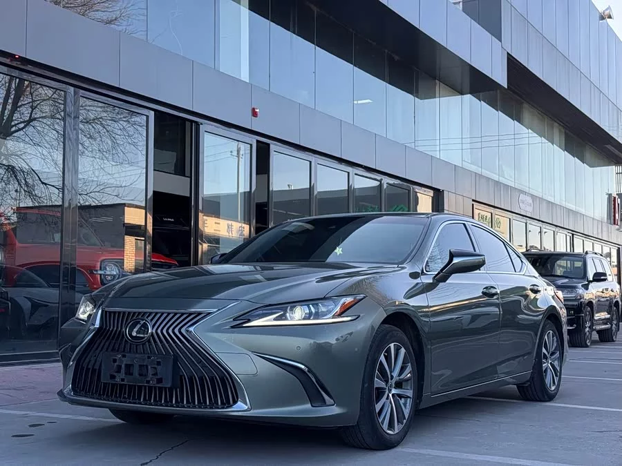 Lexus ES