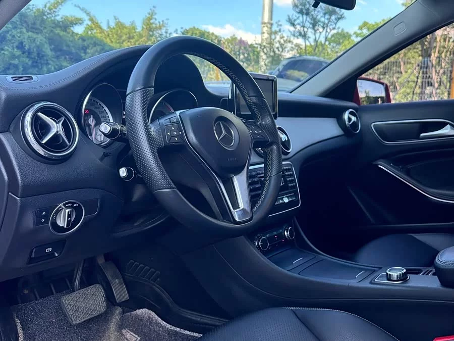 Mercedes Benz GLA