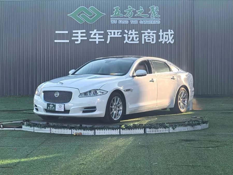 Jaguar XJ