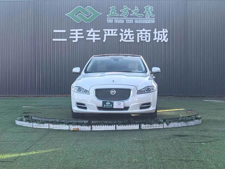 Jaguar XJ