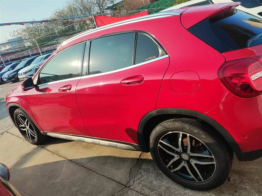 Mercedes Benz GLA