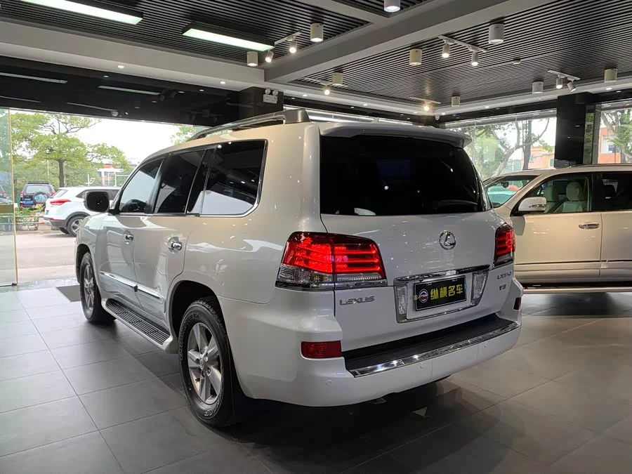 Lexus LX