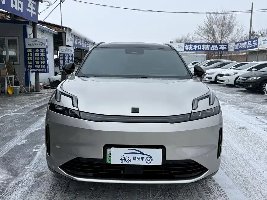 Lynk & Co 08 EM-P