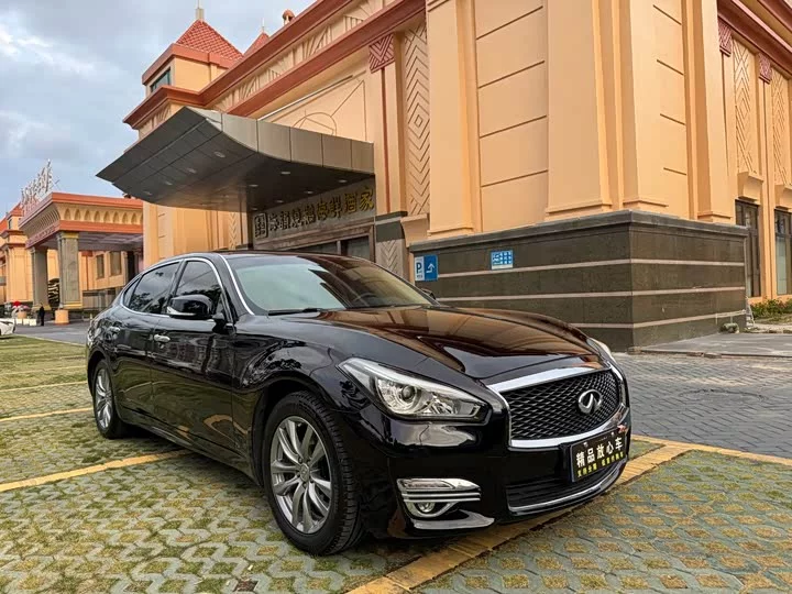 Infiniti Q70