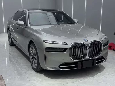 BMW i7