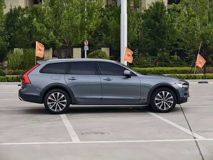 Volvo V90