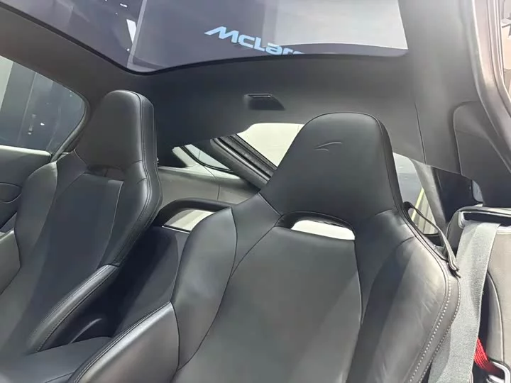McLaren GT