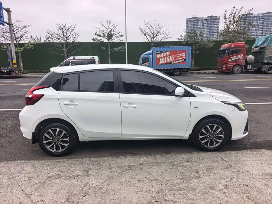 Toyota YARiS L