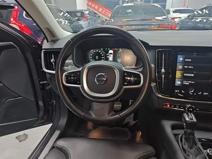 Volvo V90
