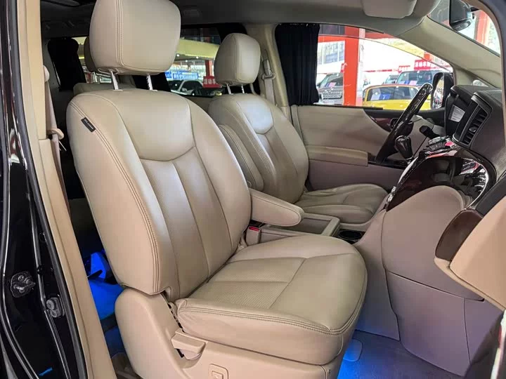 Nissan nobleman